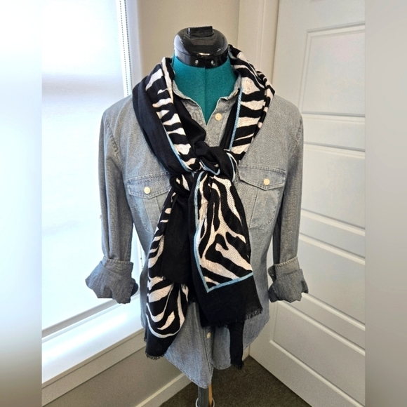 WHITE HOUSE BLACK MARKET WHBM BLACK WHITE ZEBRA PRINT LIGHTWEIGHT SCARF WOMEN OS - Picture 1 of 12